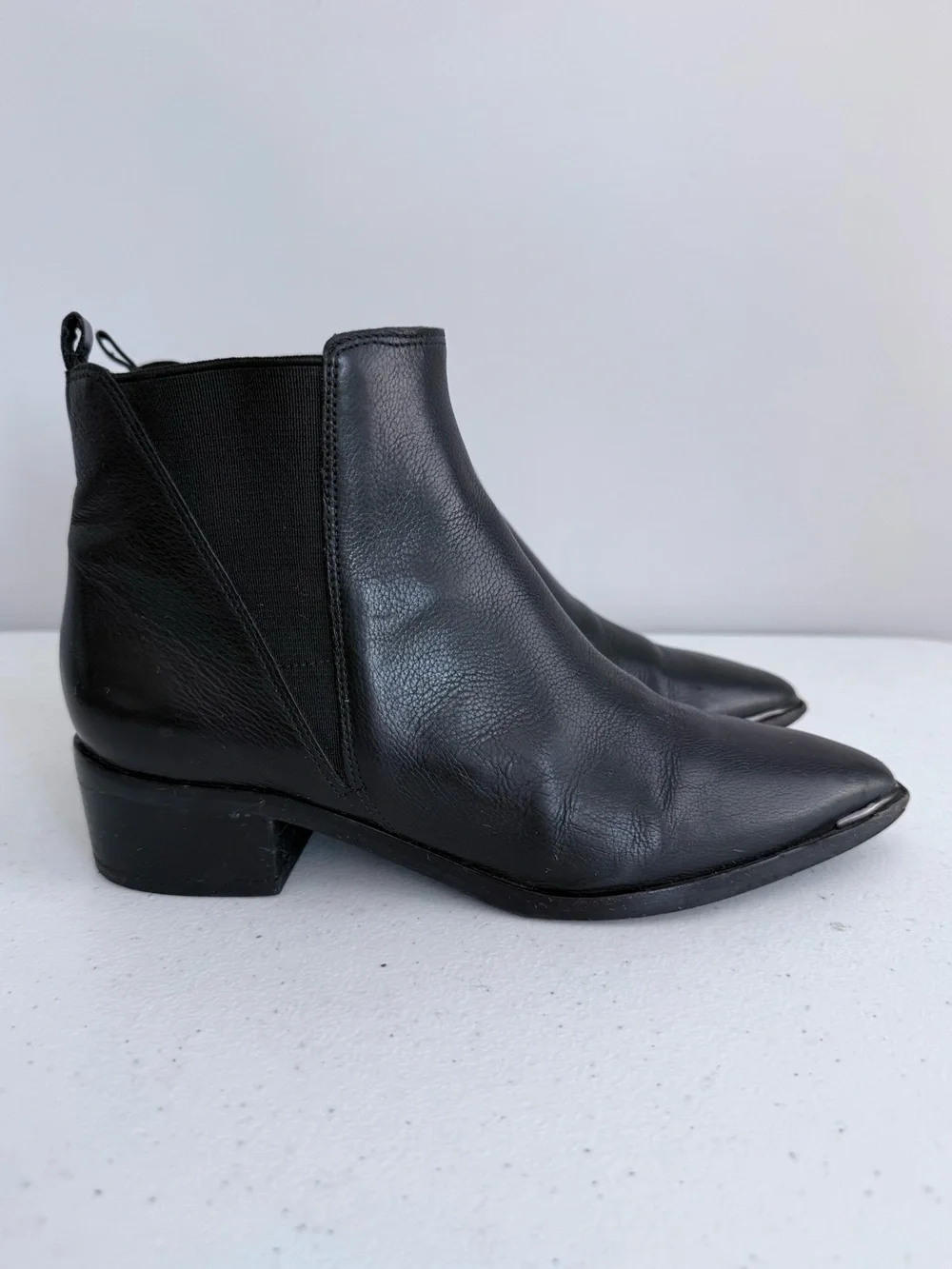 Marc Fisher LTD Yale Black Leather Chelsea Ankle Boots Pointed Toe 5 Minimalist